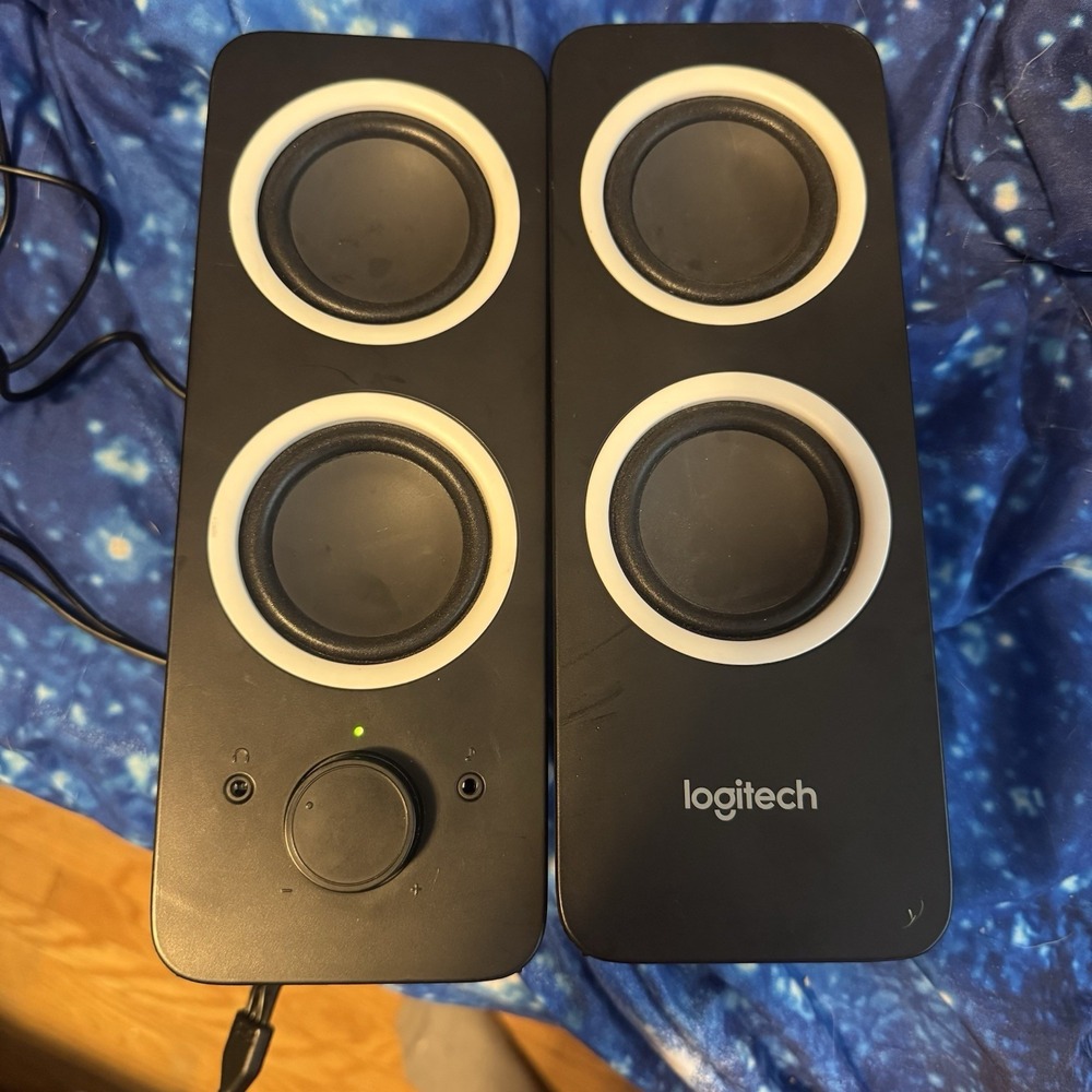 Logitech Z200 10W Multimedia Speakers, Pair - Black. Tested/Working.
